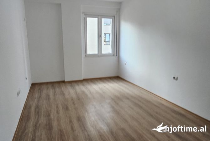 Shtepi ne shitje Apartament ne Tirane, 1+1, Mobilimi Bosh, pa mobiluar, Pagesa 109,000  Euro.