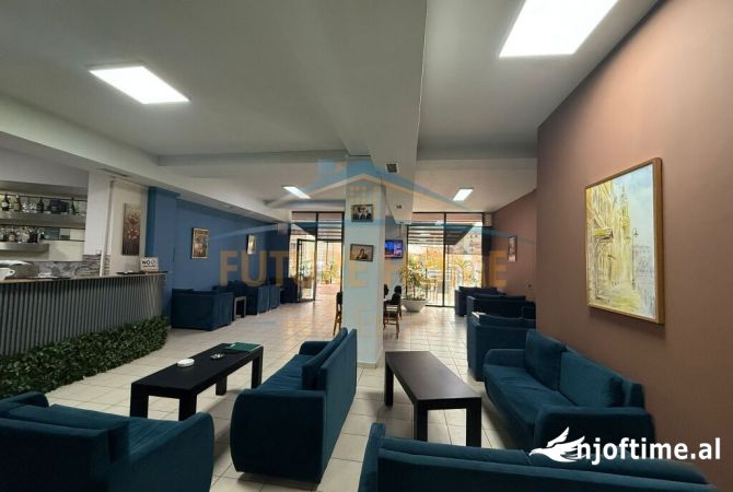 Ambient biznesi me qera 2+1 ne Tirane - 1,100 Euro