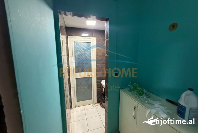 Ambient biznesi me qera 2+1 ne Tirane - 1,100 Euro
