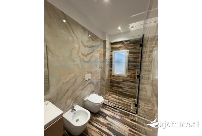 Shtepi ne shitje Apartament ne Tirane, 3+1, Mobilimi E mobiluar, Pagesa 256,000  Euro.