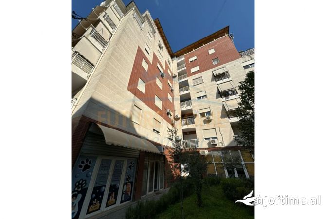 Shtepi ne shitje Apartament ne Tirane, 2+1, Mobilimi Bosh, pa mobiluar, Pagesa 150,000  Euro.