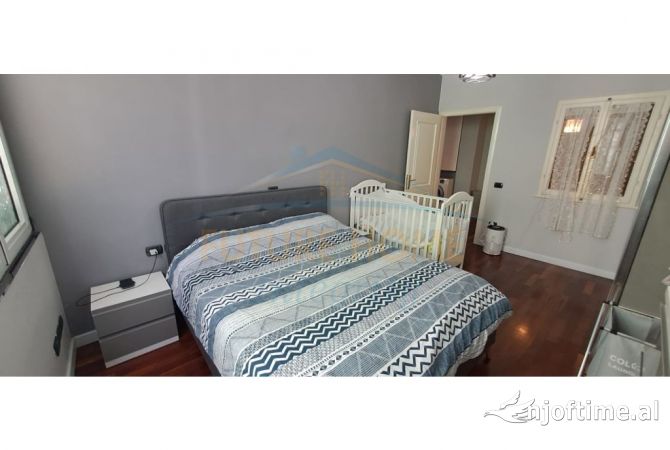 Shtepi ne shitje Apartament ne Tirane, 3+1, Mobilimi E mobiluar, Pagesa 350,000  Euro.