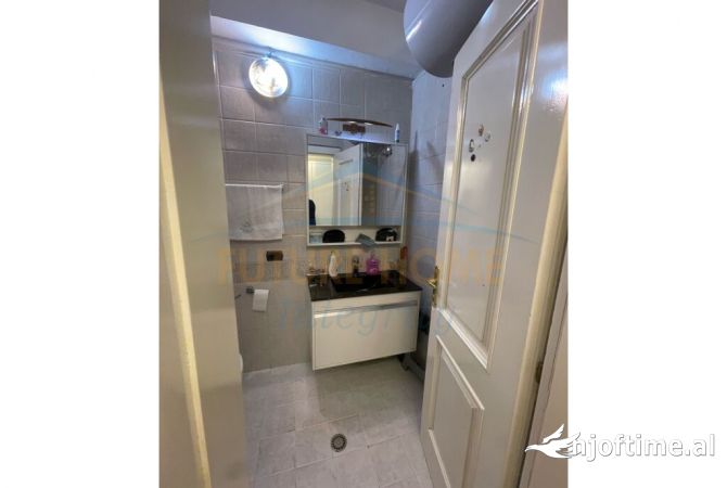 Shtepi ne shitje Apartament ne Tirane, 3+1, Mobilimi E mobiluar, Pagesa 350,000  Euro.