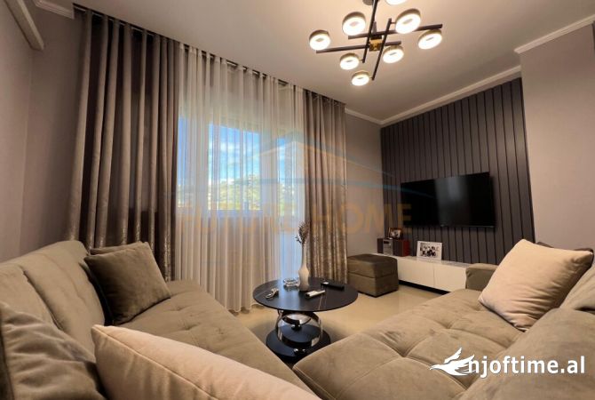 Shtepi ne shitje Apartament ne Durres, 2+1, Mobilimi E mobiluar, Pagesa 120,000  Euro.