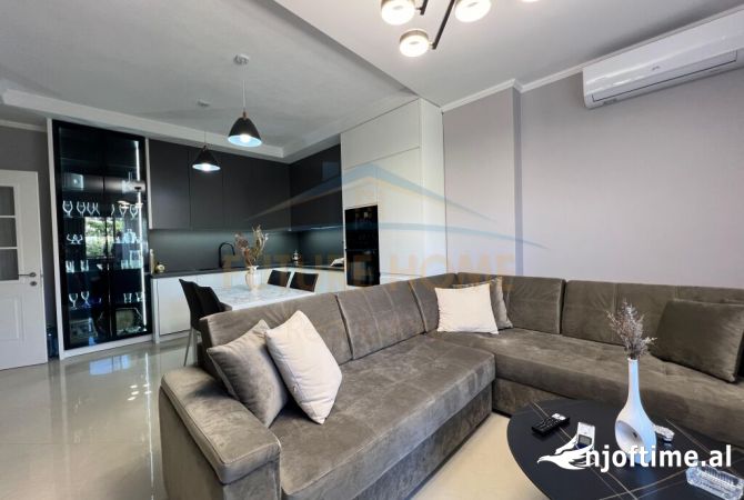 Shtepi ne shitje Apartament ne Durres, 2+1, Mobilimi E mobiluar, Pagesa 120,000  Euro.