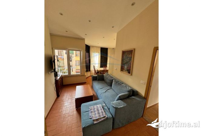 Shtepi me qera 2+1 ne Tirane - 750 Euro