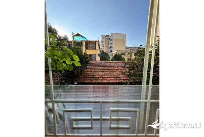 Shtepi me qera Apartament ne Tirane, 2+1, Mobilimi E mobiluar, Pagesa 750  Euro.