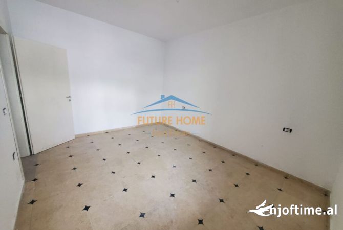 Shtepi ne shitje Apartament ne Tirane, 1+1, Mobilimi Bosh, pa mobiluar, Pagesa 69,000  Euro.
