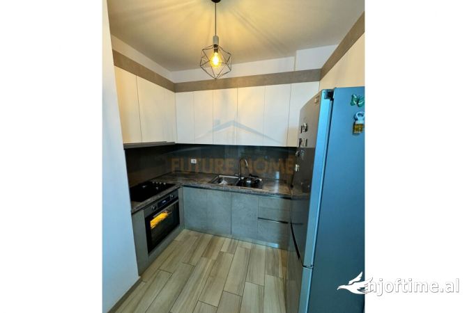 Shtepi ne shitje Apartament ne Tirane, 2+1, Mobilimi E mobiluar, Pagesa 198,000  Euro.