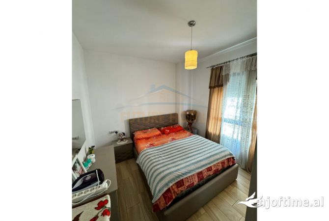 Shtepi ne shitje Apartament ne Tirane, 2+1, Mobilimi E mobiluar, Pagesa 198,000  Euro.