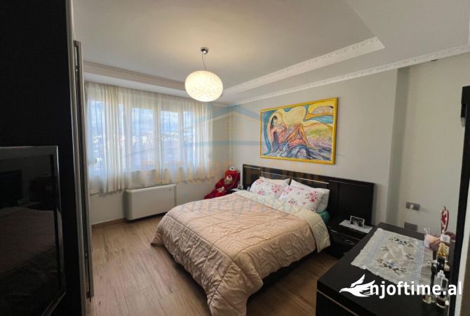 Shtepi ne shitje Apartament ne Tirane, 3+1, Mobilimi E mobiluar, Pagesa 230,000  Euro.