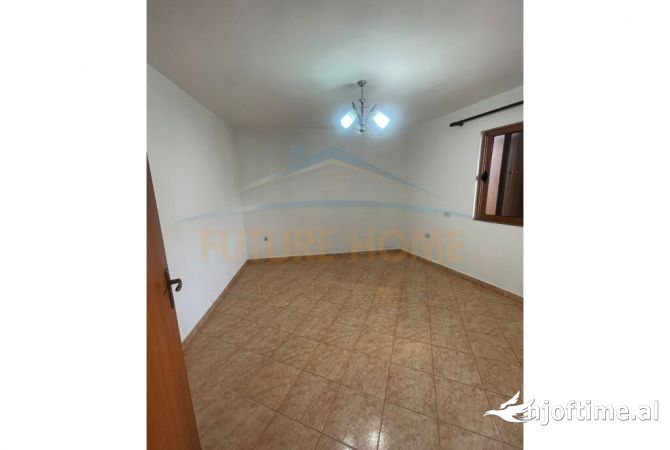 Shtepi ne shitje Apartament ne Tirane, 1+1, Mobilimi Pjeserisht e mobiluar, Pagesa 85,000  Euro.
