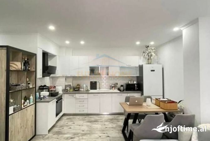 Shtepi ne shitje Apartament ne Tirane, 2+1, Mobilimi E mobiluar, Pagesa 148,000  Euro.