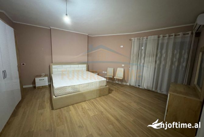 Shtepi ne shitje Apartament ne Tirane, 3+1, Mobilimi E mobiluar, Pagesa 252,000  Euro.
