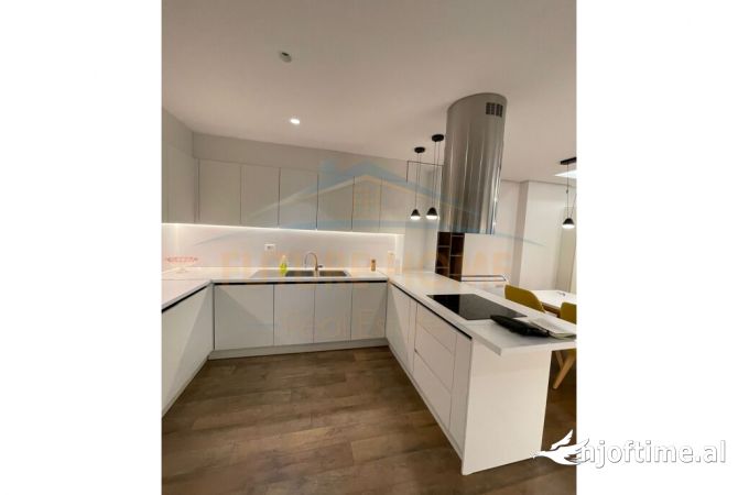 Shtepi ne shitje Apartament ne Tirane, 3+1, Mobilimi E mobiluar, Pagesa 630,000  Euro.