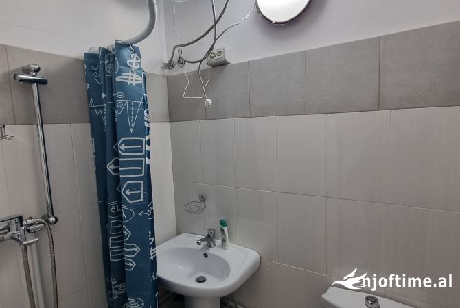 Shitet, Njesi Biznesi, Myslym Shyri, Tirane