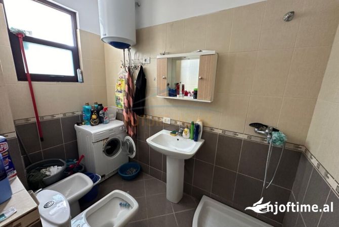 Shtepi ne shitje Apartament ne Tirane, 2+1, Mobilimi Bosh, pa mobiluar, Pagesa 150,000  Euro.