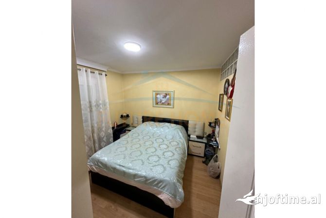 Shtepi ne shitje Apartament ne Tirane, 2+1, Mobilimi E mobiluar, Pagesa 130,000  Euro.