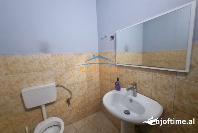 Ambient biznesi me qera 2+1 ne Tirane - 700 Euro
