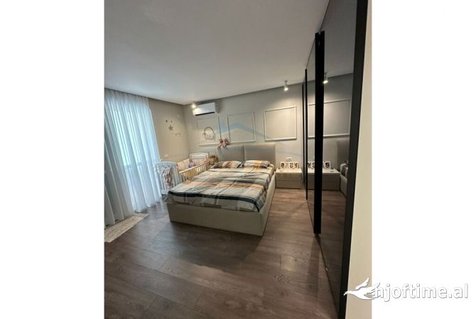 Shtepi ne shitje Apartament ne Tirane, 2+1, Mobilimi E mobiluar, Pagesa 190,000  Euro.