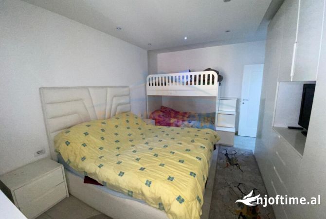 Shtepi ne shitje Apartament ne Tirane, 2+1, Mobilimi E mobiluar, Pagesa 150,000  Euro.