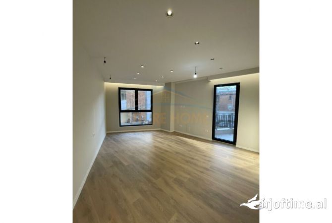 Ambient biznesi me qera 3+1 ne Tirane - 800 Euro