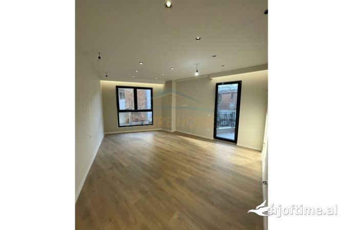 Ambient biznesi me qera 3+1 ne Tirane - 800 Euro