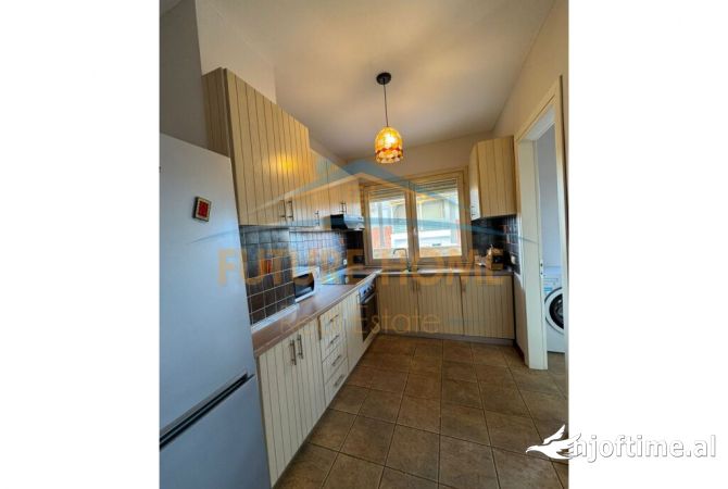 Shtepi me qera 3+1 ne Tirane - 1,400 Euro