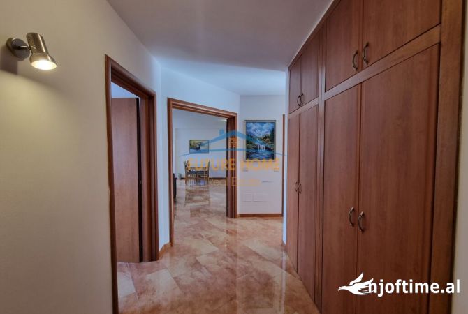 Shtepi me qera Apartament ne Tirane, 3+1, Mobilimi Pjeserisht e mobiluar, Pagesa 1,200  Euro.