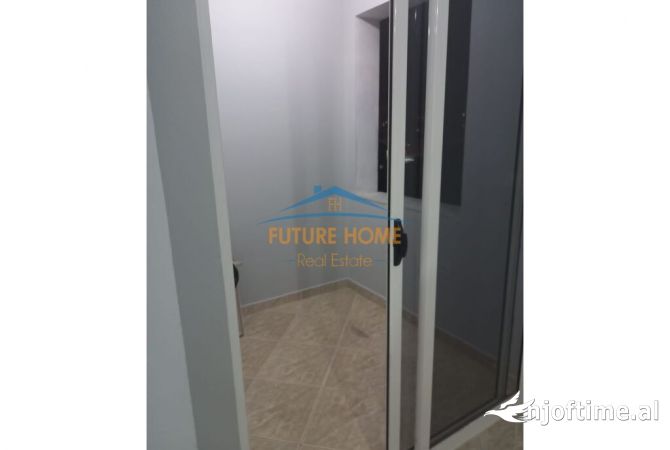 Shtepi me qera Apartament ne Tirane, 2+1, Mobilimi Bosh, pa mobiluar, Pagesa 300  Euro.