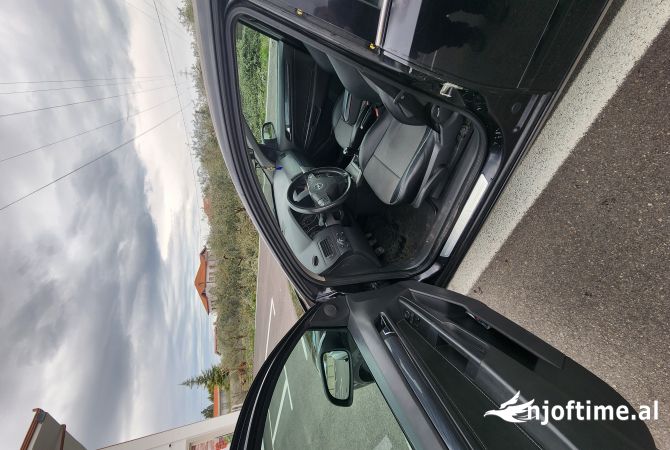 Makina ne shitje ne Tirane, Opel, 2005 Diesel,Kambio Manual Pagesa 1,700  Euro.