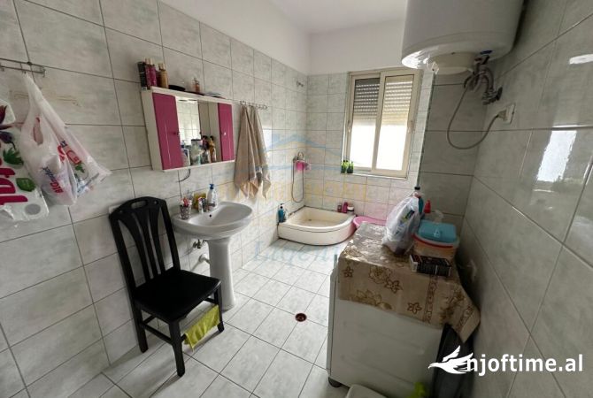 Shtepi ne shitje Apartament ne Tirane, 2+1, Mobilimi E mobiluar, Pagesa 125,000  Euro.