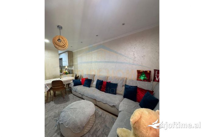 Shtepi ne shitje Apartament ne Tirane, 2+1, Mobilimi E mobiluar, Pagesa 220,000  Euro.