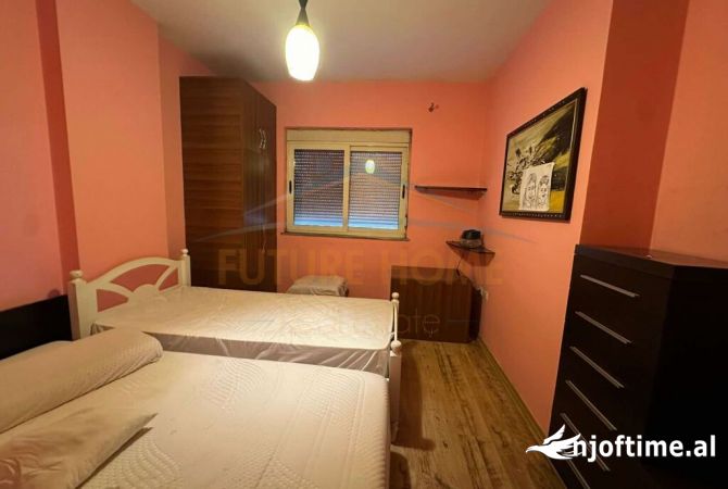 Shtepi ne shitje Apartament ne Tirane, 1+1, Mobilimi E mobiluar, Pagesa 100,000  Euro.