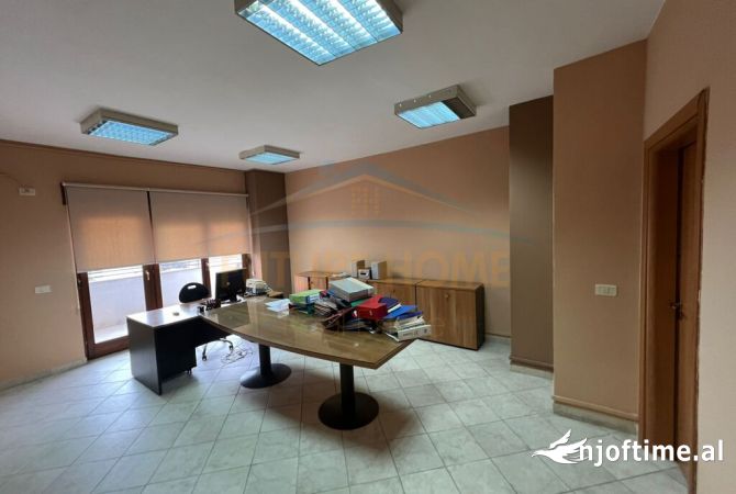 Shtepi ne shitje Apartament ne Tirane, 3+1, Mobilimi Bosh, pa mobiluar, Pagesa 320,000  Euro.