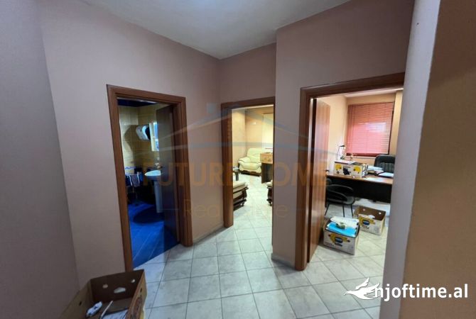 Shtepi ne shitje Apartament ne Tirane, 3+1, Mobilimi Bosh, pa mobiluar, Pagesa 320,000  Euro.