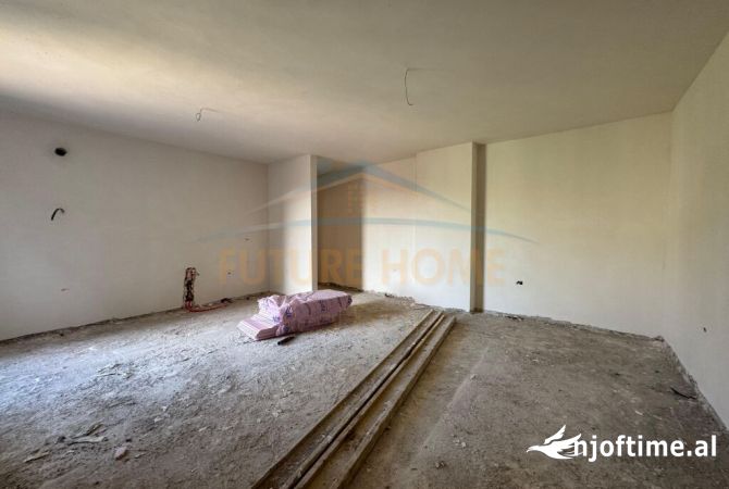 Shtepi ne shitje Apartament ne Tirane, 2+1, Mobilimi Bosh, pa mobiluar, Pagesa 111,840  Euro.