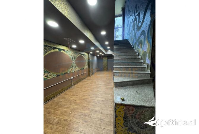 Ambient biznesi me qera 3+1 ne Tirane - 4,000 Euro