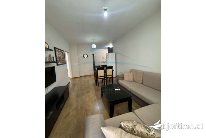 Shtepi me qera 2+1 ne Tirane - 450 Euro