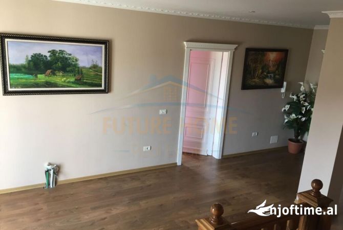 Shtepi ne shitje Vila Luksoze ne Tirane, 5+1, Mobilimi E mobiluar, Pagesa 400,000  Euro.