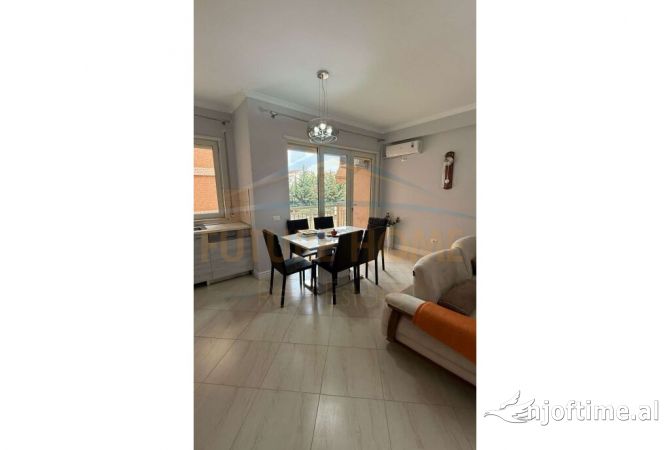 Shtepi ne shitje Apartament ne Tirane, 2+1, Mobilimi E mobiluar, Pagesa 192,000  Euro.