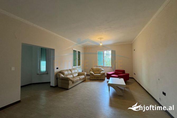 Shtepi me qera 5+1 ne Durres - 1,000 Euro