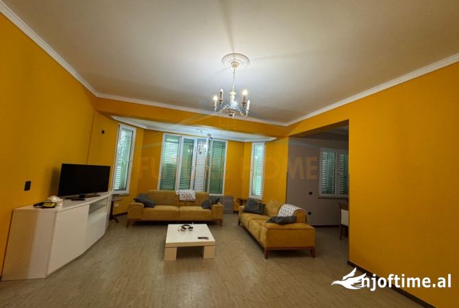 Shtepi me qera 5+1 ne Durres - 1,000 Euro