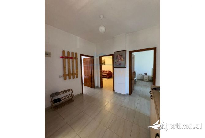 Shtepi me qera Apartament ne Tirane, 2+1, Mobilimi E mobiluar, Pagesa 500  Euro.