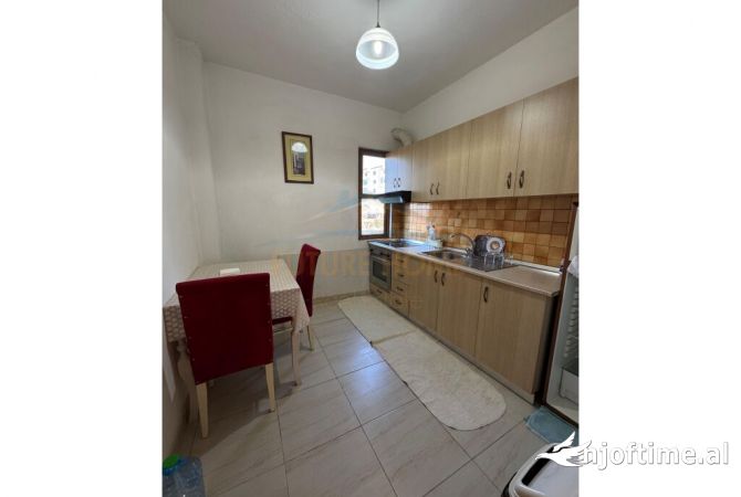 Shtepi me qera Apartament ne Tirane, 2+1, Mobilimi E mobiluar, Pagesa 500  Euro.
