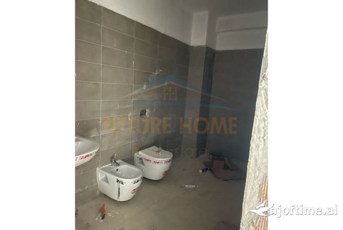 Shtepi me qera Apartament ne Tirane, 2+1, Mobilimi Bosh, pa mobiluar, Pagesa 800  Euro.
