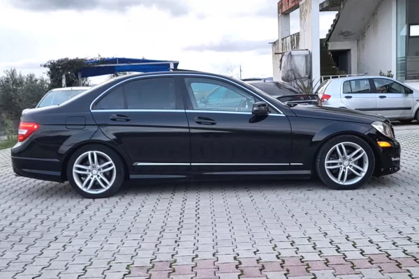 Cars for sale in Lushnje, Mercedes-Benz, 2012 gasoline-gas,Kambio Automatik Payment 7,999  Euro.