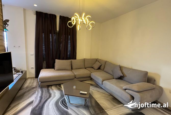 Shtepi me qera 1+1 ne Tirane - 1,100 Euro