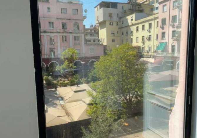 Tirane, jepet me qera ambjent biznesi Kati 1, 76 m2 1.500 Euro (Shallvaret)