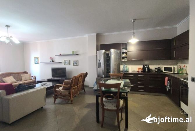 Shtepi me qera 2+1 ne Tirane - 700 Euro